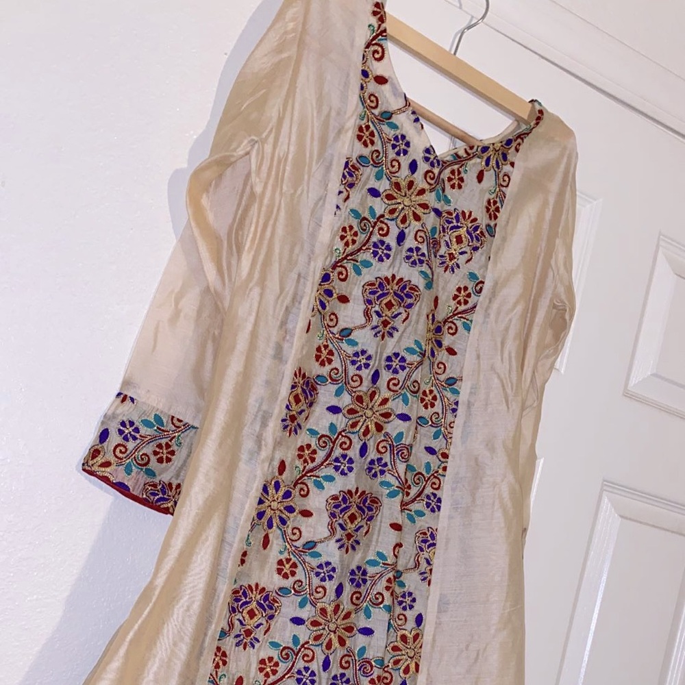 Pakistani shalwar kameez- two piece outfit